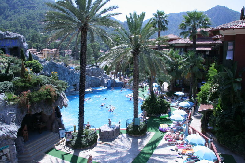 Grand Aquarium Apart İçmeler Exterior foto
