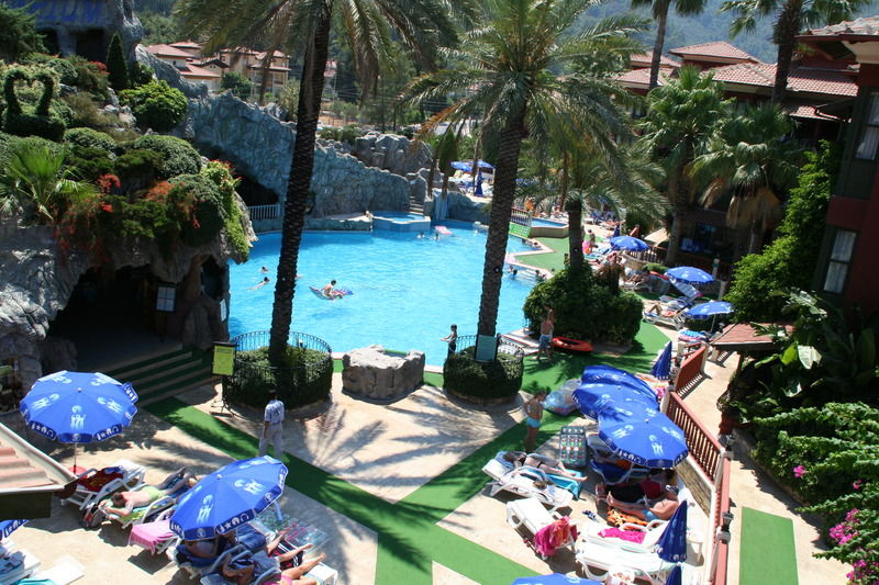 Grand Aquarium Apart İçmeler Exterior foto