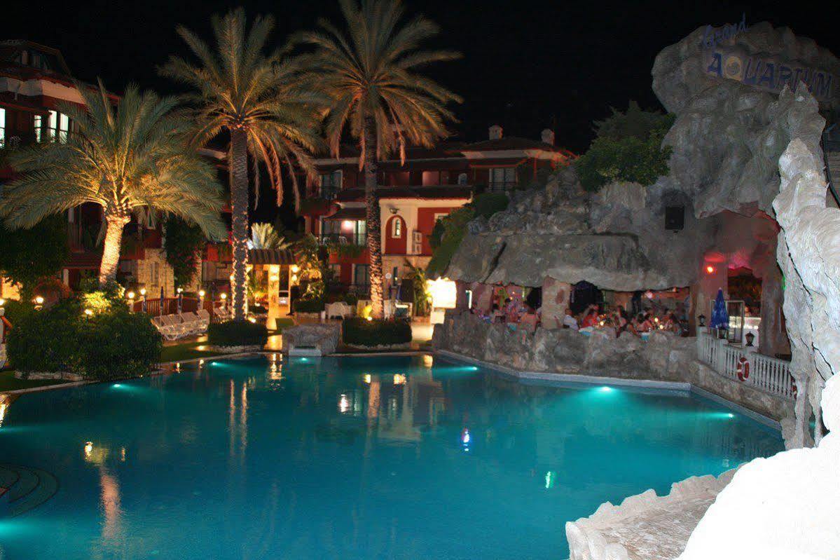 Grand Aquarium Apart İçmeler Exterior foto